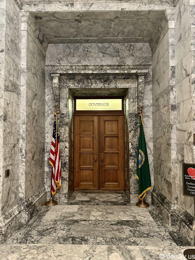 Governer's office. 州长办公室